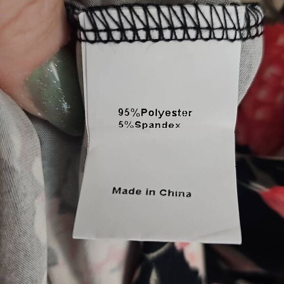 Plus Size 4X, floral blouse. Floral top. - Picture 4 of 7